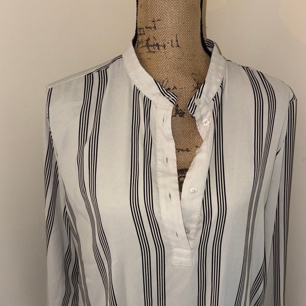 Women's White and Navy Striped Tunic Blouse - Picture 4 of 6